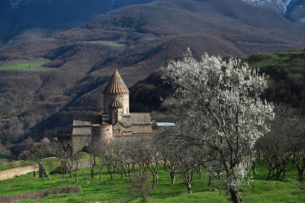 Armine B&B Татев Екстериор снимка